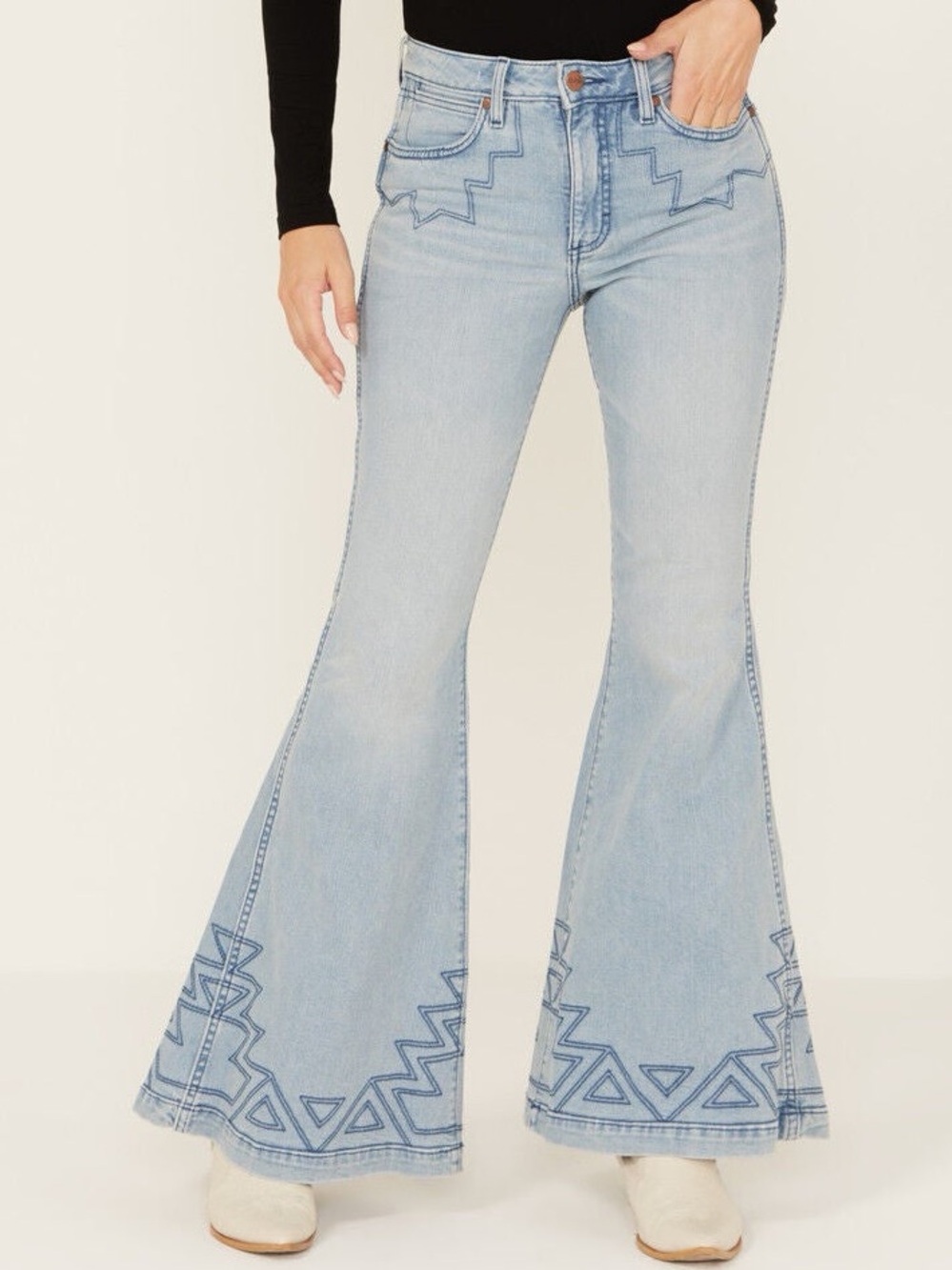 Wrangler Retro Embroidered High Rise Flare Jean. Size 28x30